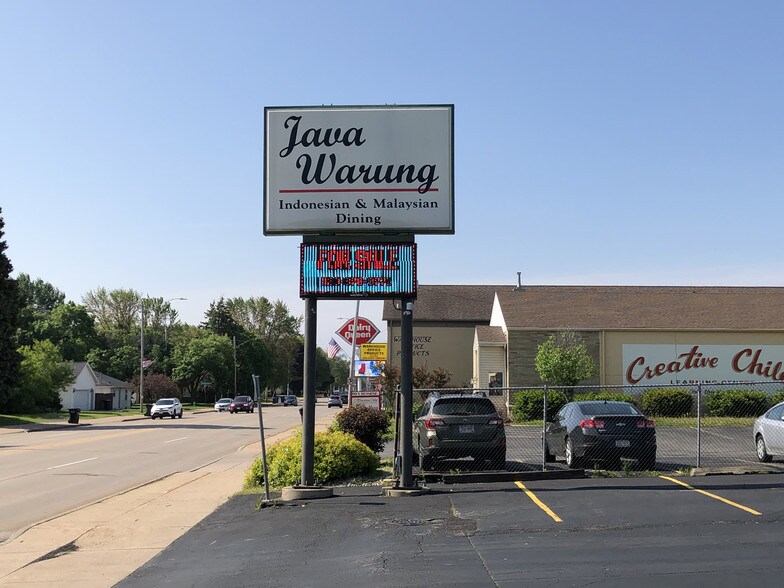 More Photos Of 1915 N Richmond St, Appleton Restaurant For Sale