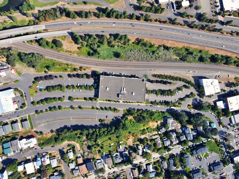 More Photos Of 902 Wasco St, Hood River Light Manufacturing For Lease