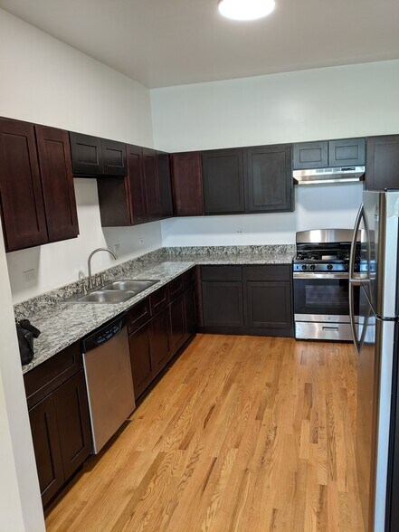 More Photos Of 4940-4942 N Sheridan Rd, Chicago Apartments For Sale