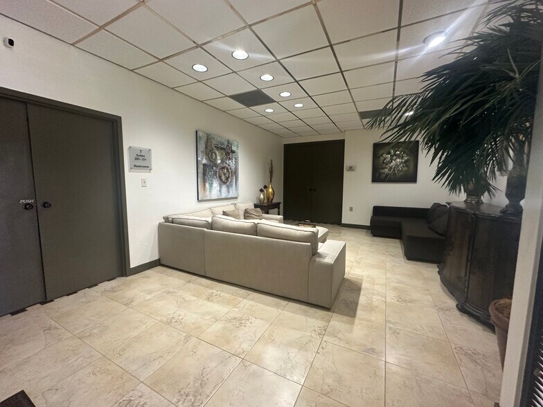 More Photos Of 601 N New York Ave, Winter Park Office For Lease