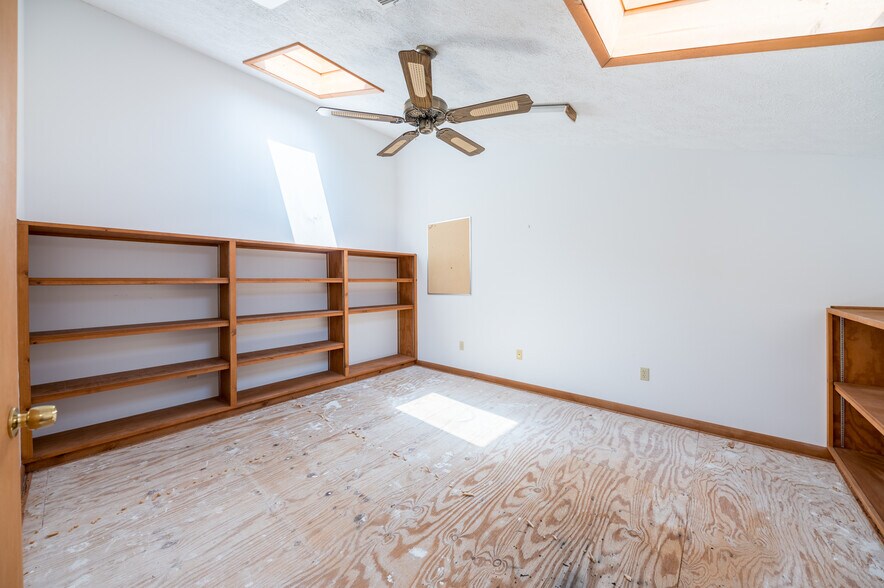 More Photos Of 1189 Pineview Dr, Morgantown Medical For Lease