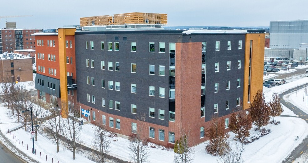 Primary Photo Of 275 Rue Latour, Saint-Jérôme Office For Sale