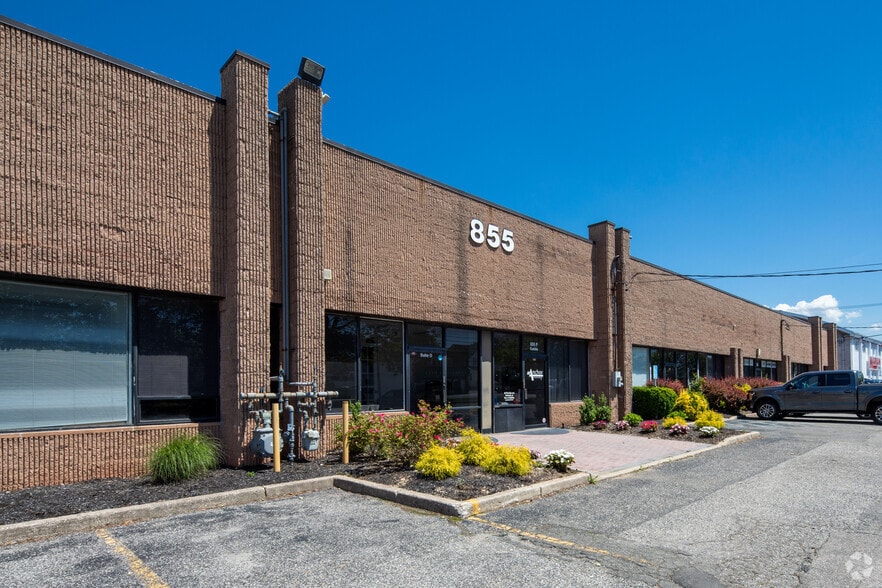 More Photos Of 855 Conklin St, Farmingdale Warehouse For Lease