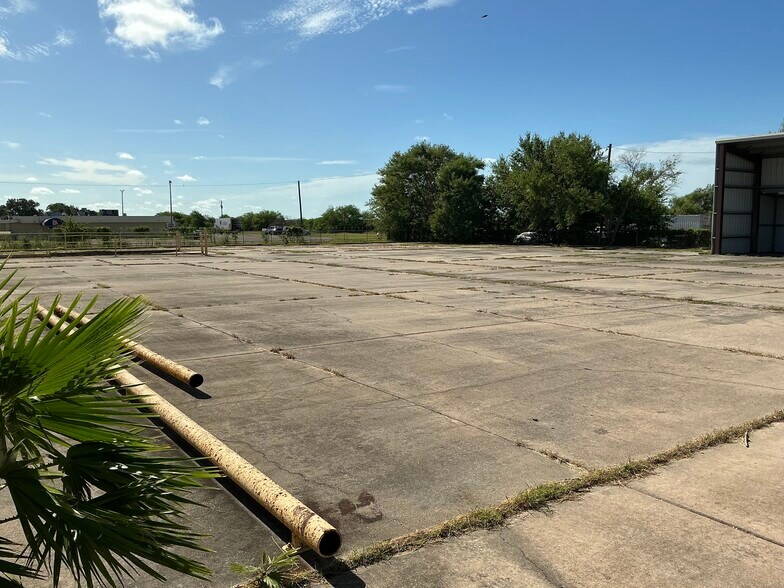 More Photos Of 908 Cecilia St, Alice Warehouse For Lease
