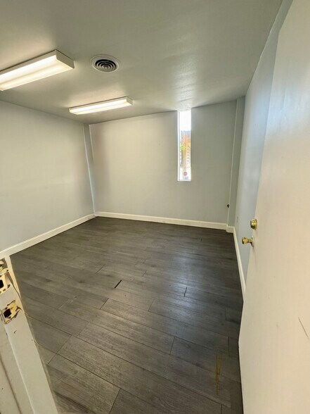 More Photos Of 114 Payne Rd, Thomasville Warehouse For Lease