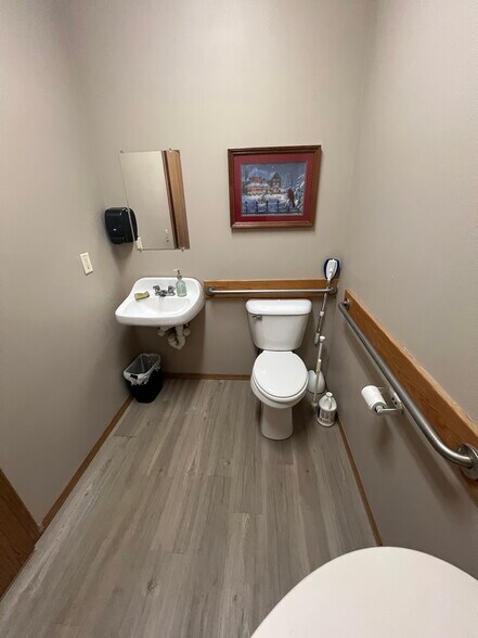 More Photos Of 1825 N Richmond St, Appleton Storefront Retail Office For Lease