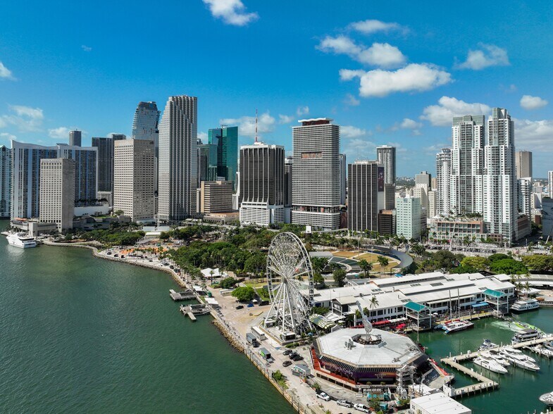 More Photos Of 1 SE 3rd Ave, Miami Office For Lease