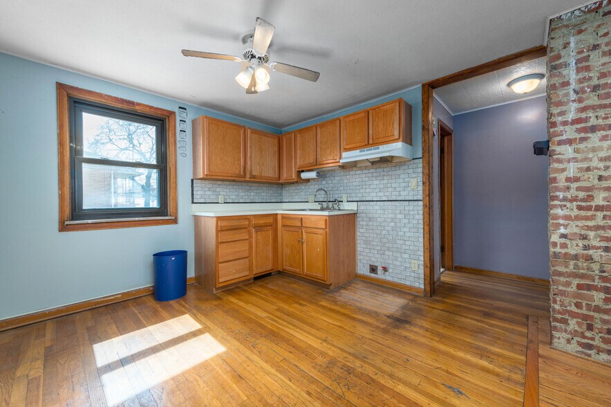 More Photos Of 5203 Turney Rd, Garfield Heights Bar For Sale