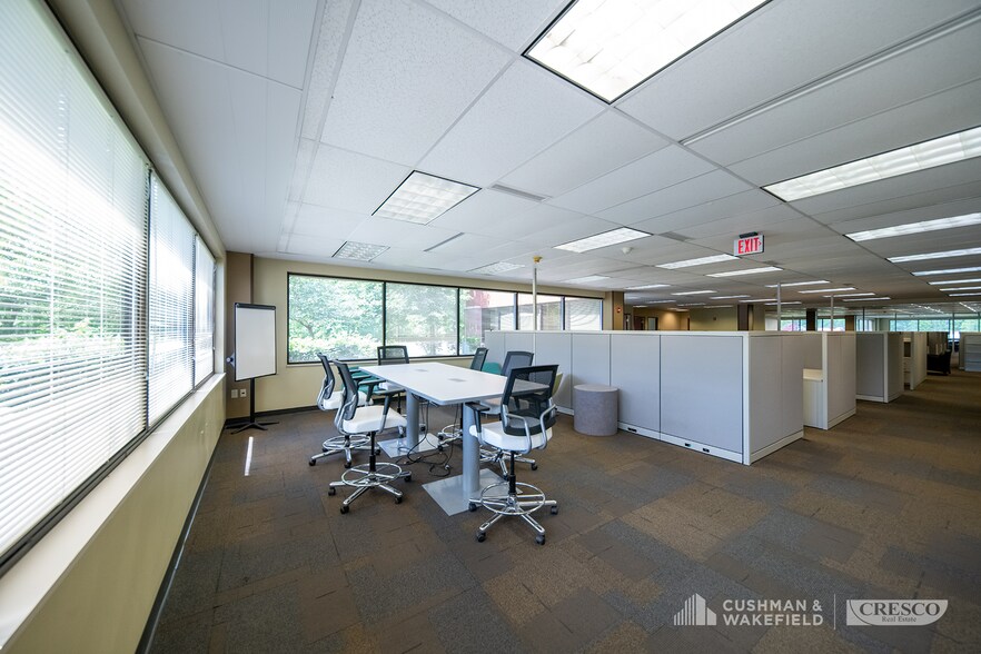 More Photos Of 300 Executive Pky W, Hudson Office For Lease