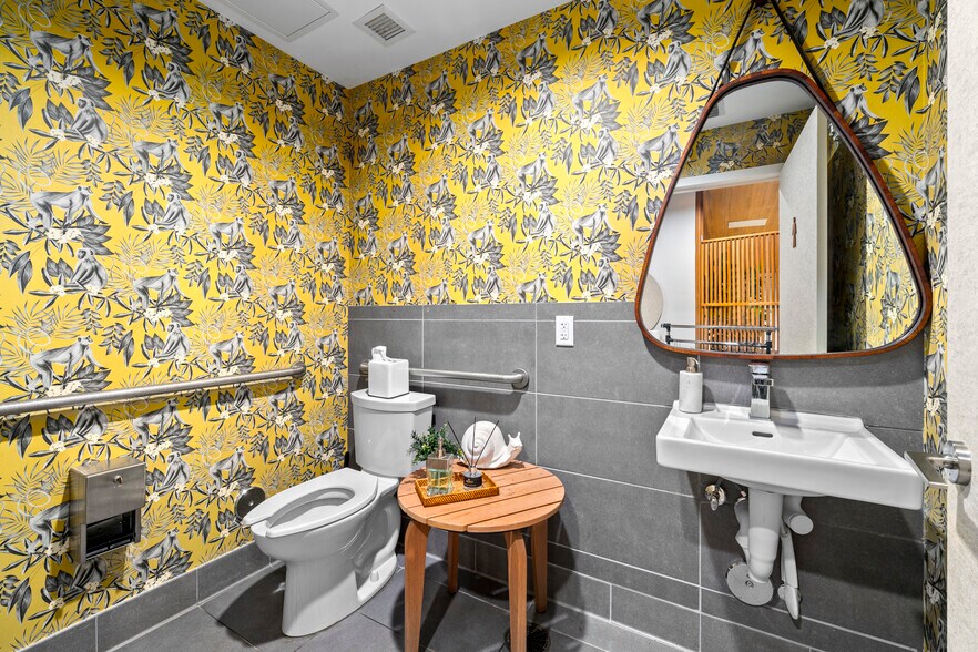 More Photos Of 301 Altara Ave, Coral Gables Apartments For Lease