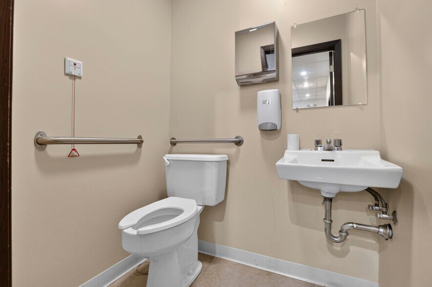 More Photos Of 3900 E Livingston Ave, Columbus Medical For Sale
