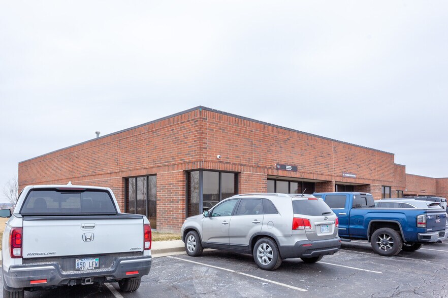 More Photos Of 100-132 Abbie Ave, Kansas City Light Manufacturing For Lease