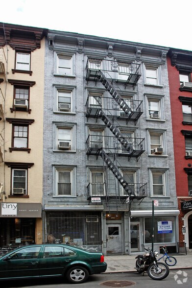 More Photos Of 127 E 7th St, New York Apartments For Lease