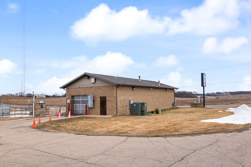 More Photos Of 1275 Margaret st, Markesan Storefront For Sale