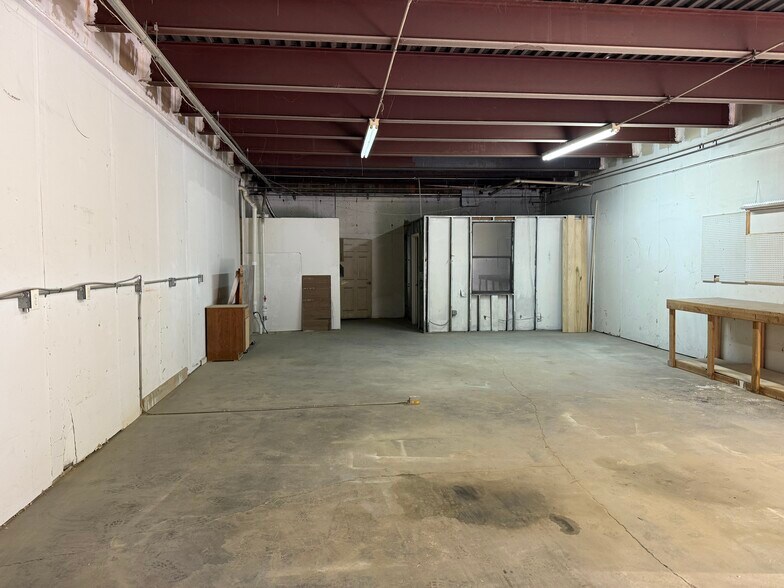 More Photos Of 840 Shallowford Rd NE, Kennesaw Warehouse For Lease