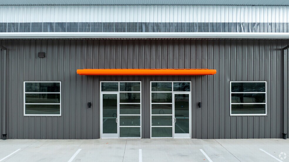 More Photos Of 3501 Pollok Dr, Conroe Warehouse For Lease