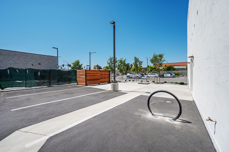 More Photos Of 622-628 E Anaheim St, Long Beach Storefront Retail Office For Sale