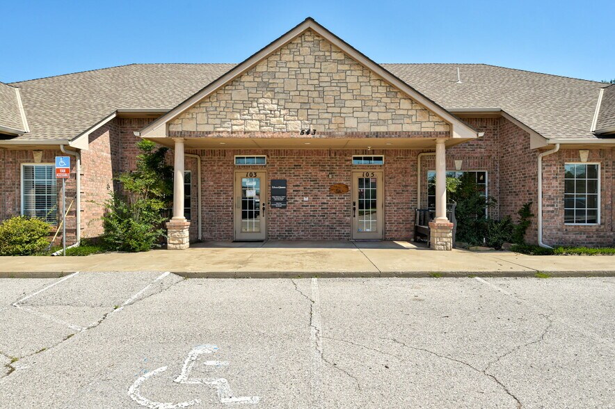 More Photos Of 543 E Ok-152, Mustang Office For Sale