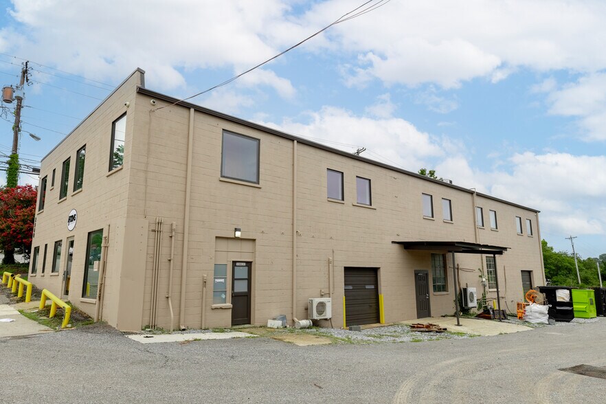 More Photos Of 2940 Fulks St, Lynchburg Showroom For Sale