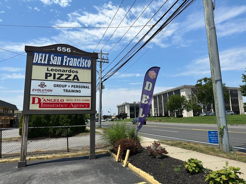 More Photos Of 656 Motor Pky, Hauppauge Freestanding For Sale