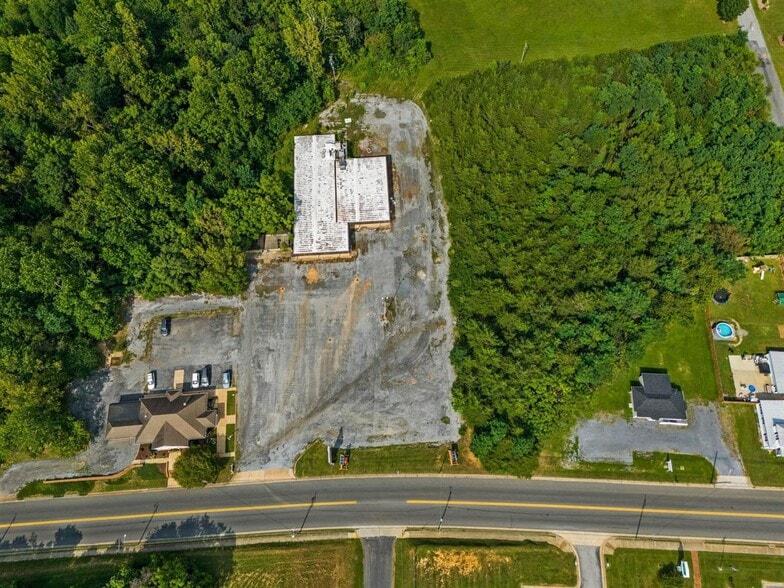 More Photos Of 420 Third Street, Shenandoah Flex For Sale