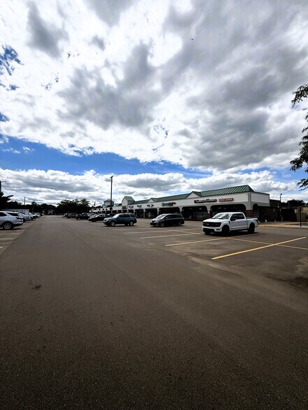 More Photos Of 44908-44954 Ford Rd, Canton Freestanding For Lease