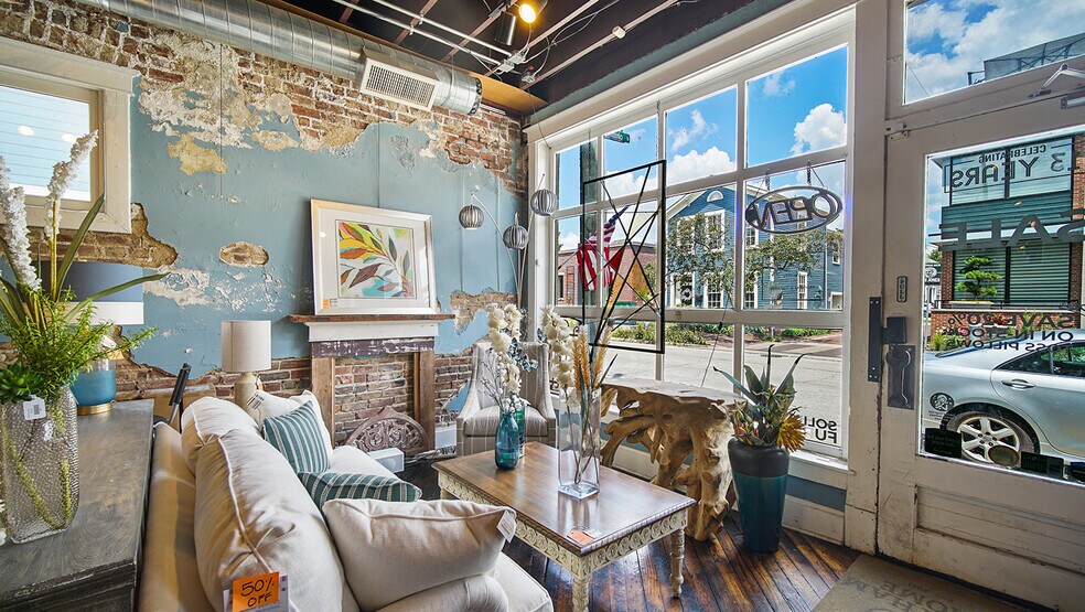 More Photos Of 517-521 E Walnut St, Indianapolis Storefront Retail Office For Sale