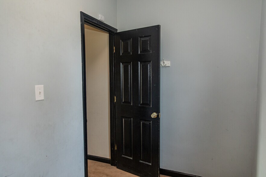 More Photos Of 1402 Bear St, Madison Specialty For Sale