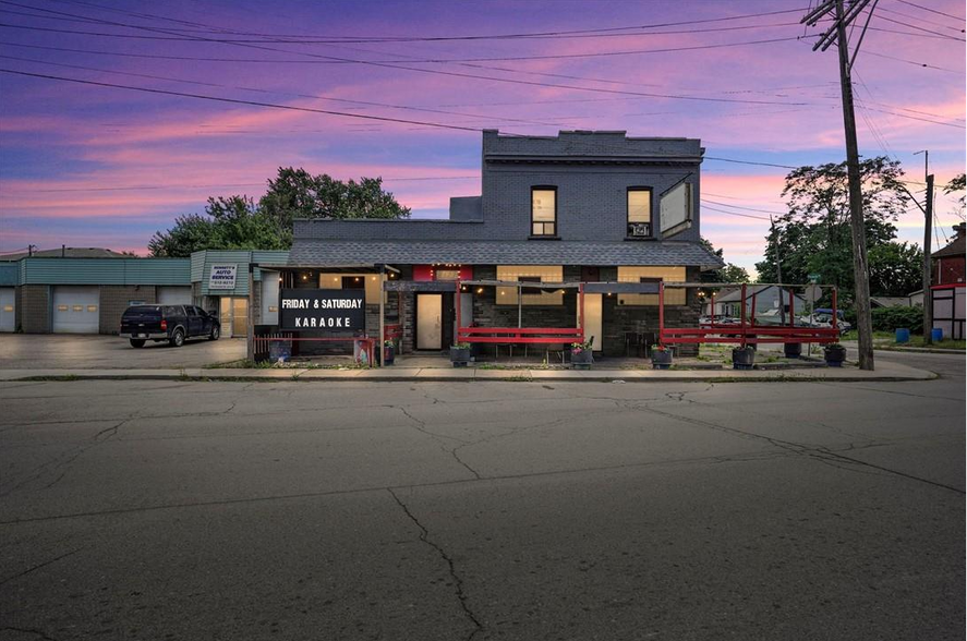 Primary Photo Of 152 Grenfell St, Hamilton Storefront Retail Residential For Sale