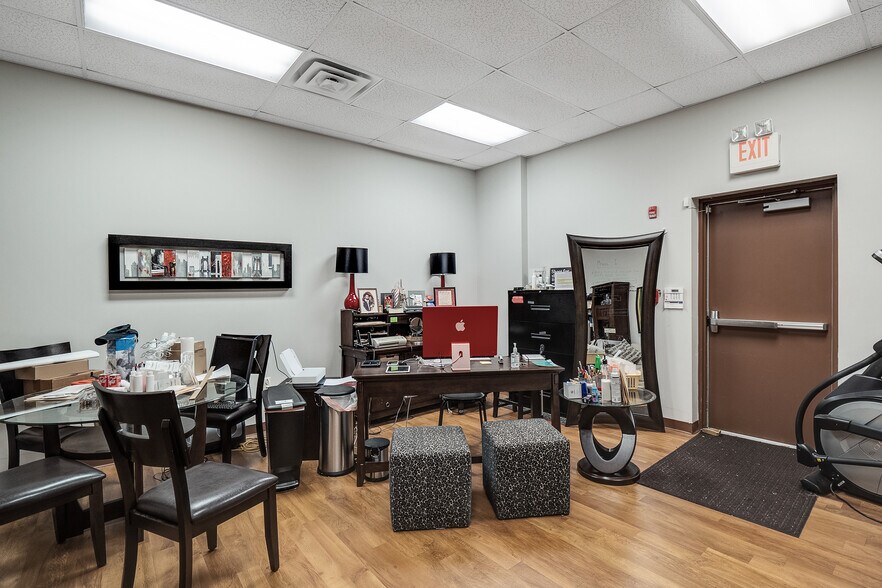 More Photos Of 1288 Sycamore View Rd, Memphis Medical For Sale