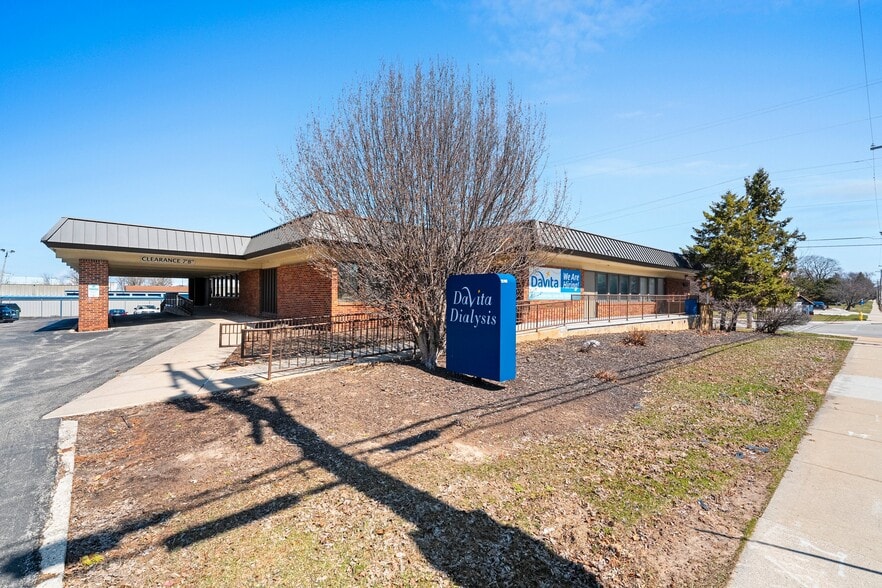 Primary Photo Of 1751 Deckner Ave, Green Bay Medical For Sale