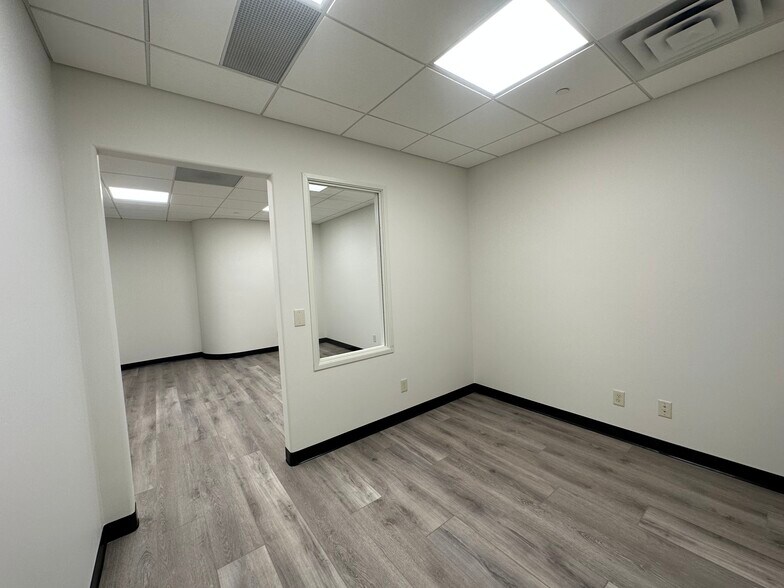 More Photos Of 4420 Valley View Rd, Edina Office For Lease