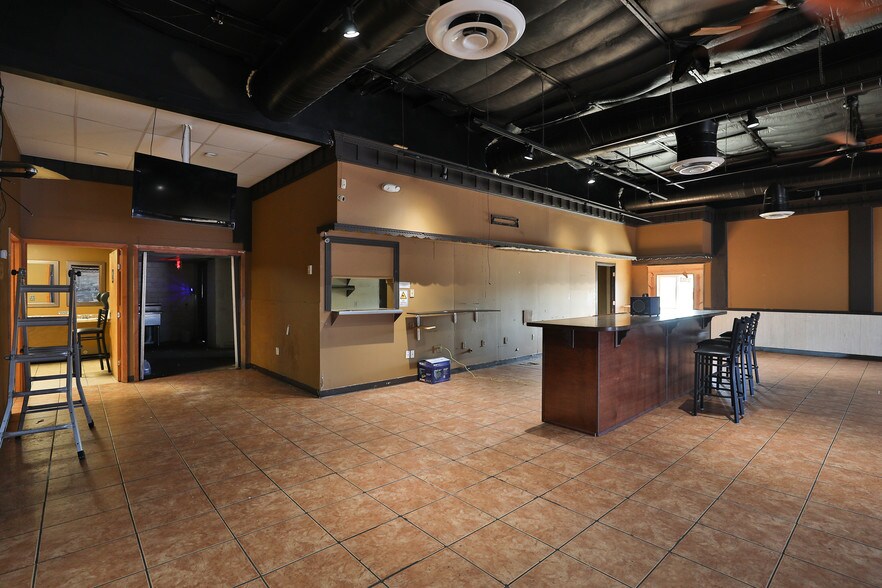 More Photos Of 1001-1023 S Broadway St, La Porte Storefront For Lease