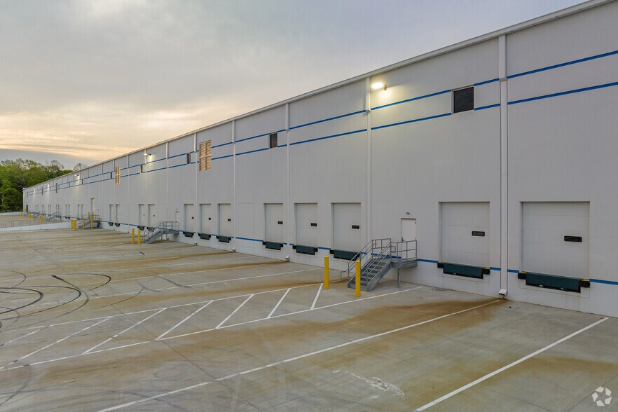 More Photos Of 121 Airpark Ctr E, Nashville Unknown For Lease