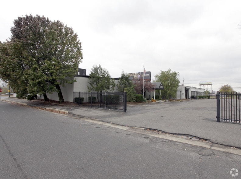 More Photos Of 2901 Admiral Wilson Blvd, Pennsauken Storefront For Sale
