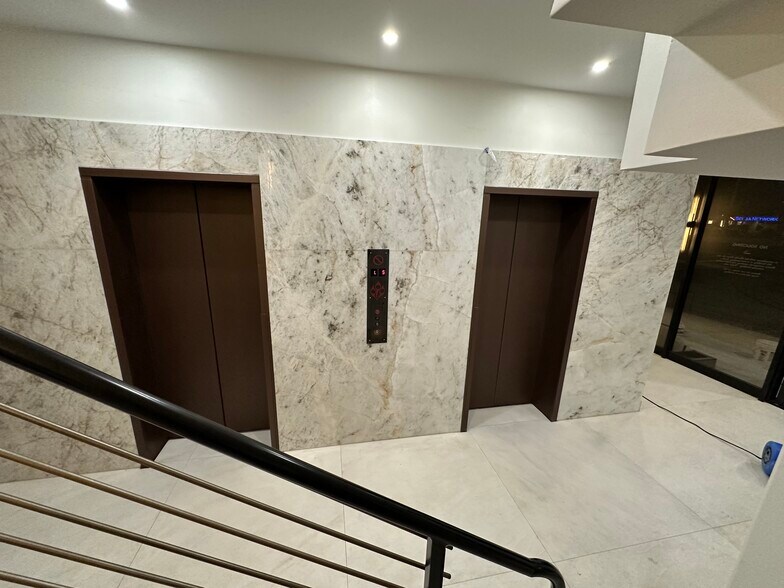 More Photos Of 2929 E Commercial Blvd, Fort Lauderdale Office Residential For Lease