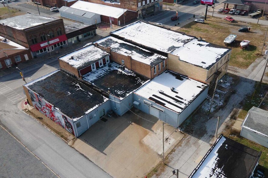 More Photos Of 111 W Main St, West Frankfort Storefront For Sale