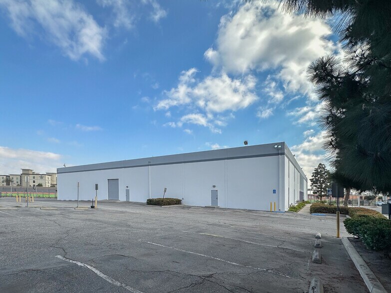 More Photos Of 2551 Santa Fe Ave, Redondo Beach Light Manufacturing For Lease