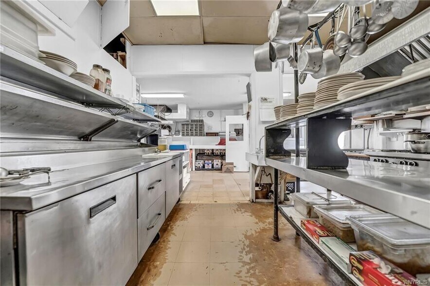 More Photos Of 3019 Pine Ave, Niagara Falls Restaurant For Sale