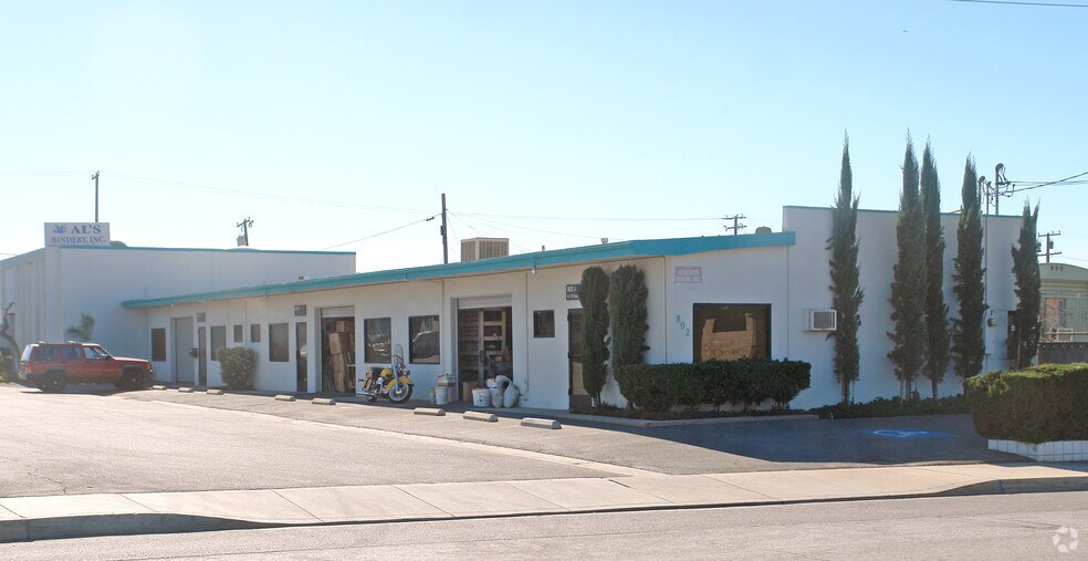 More Photos Of 802-852 E Edna Pl, Covina Warehouse For Lease