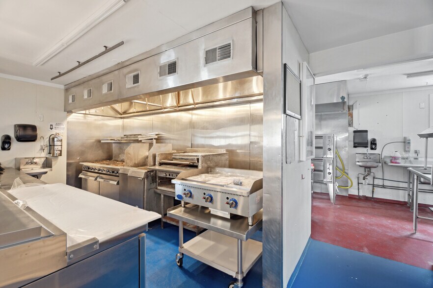 More Photos Of 363 Beach rd, Hampton Bays Restaurant For Lease