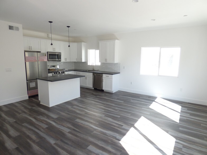 More Photos Of 6732 Irvine Ave, North Hollywood Apartments For Sale