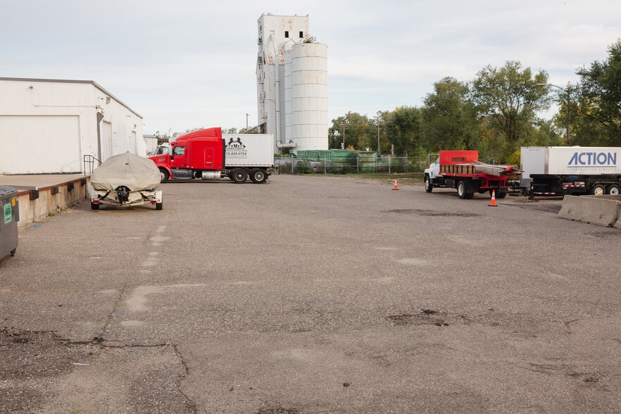 More Photos Of 4024 Washington Ave N, Minneapolis Warehouse For Lease