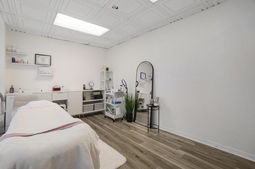 More Photos Of 1720 Harrison St, Hollywood Office Residential For Lease