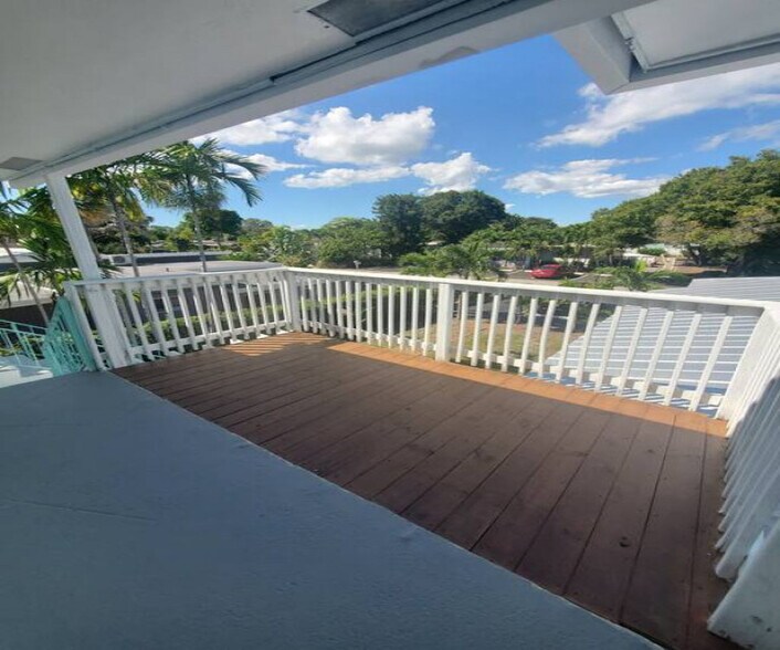 More Photos Of 820 NE 21st Dr, Wilton Manors Apartments For Sale