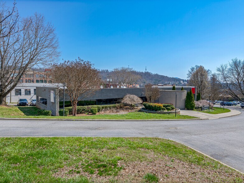 Primary Photo Of 86 Asheland Ave, Asheville Medical For Lease