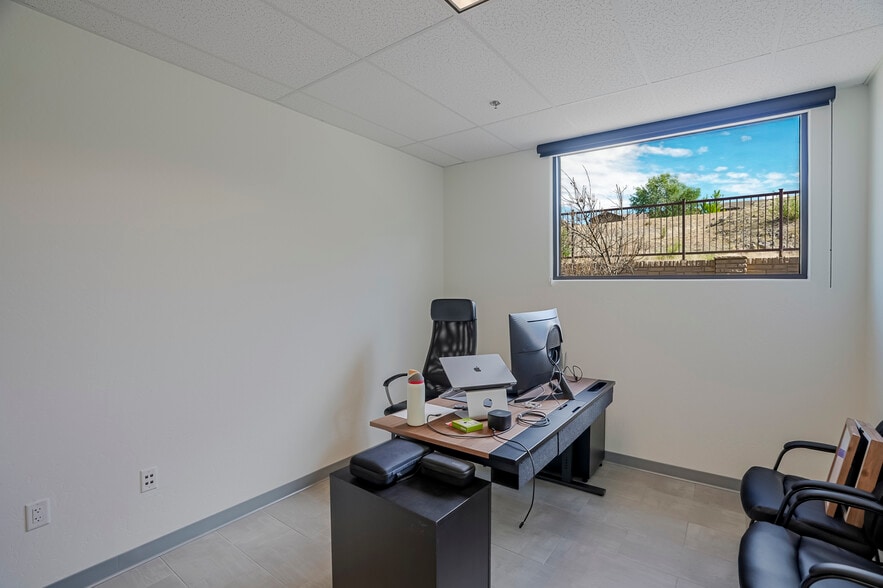 More Photos Of 3207 Lakeside Vlg, Prescott Office For Sale