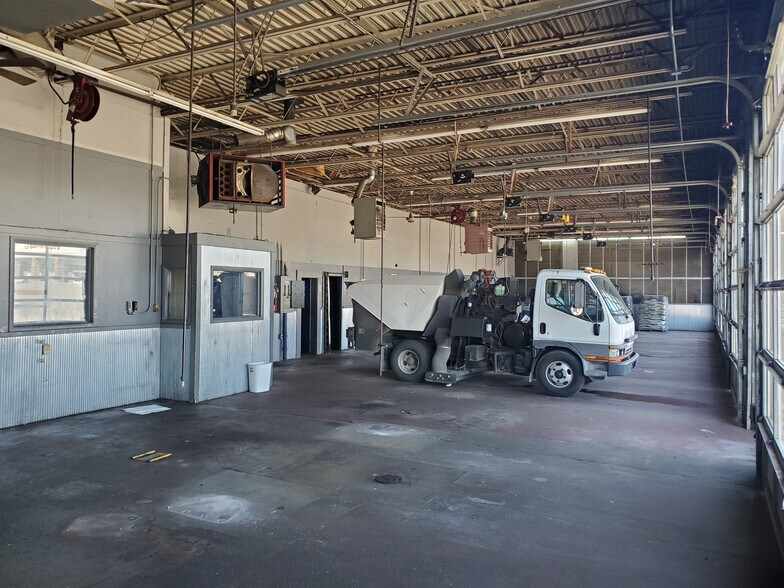 More Photos Of 4300 N 1st Ave, Evansville General Retail For Lease