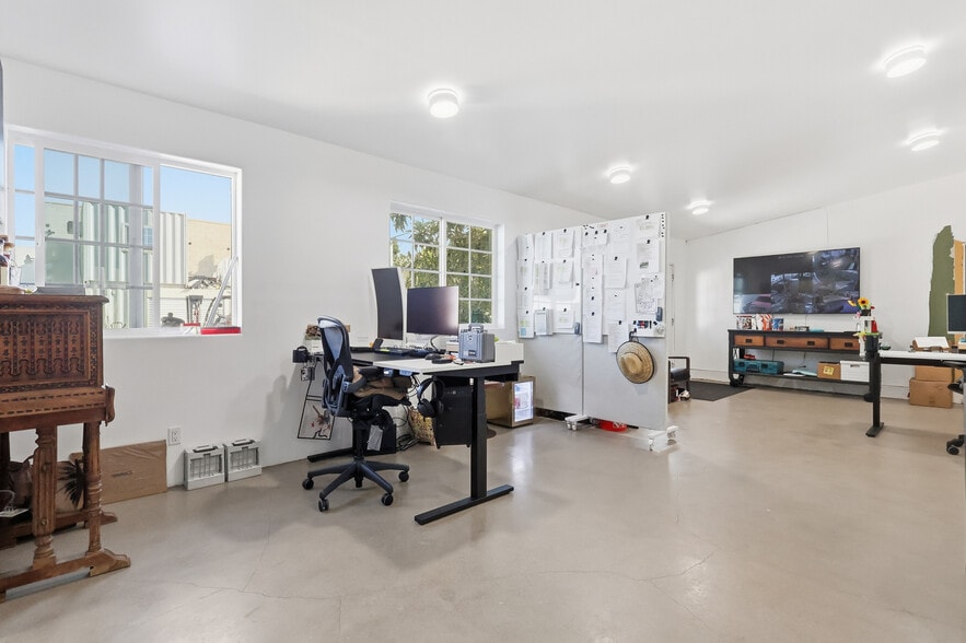 More Photos Of 1040 251st St, Harbor City Industrial For Sale