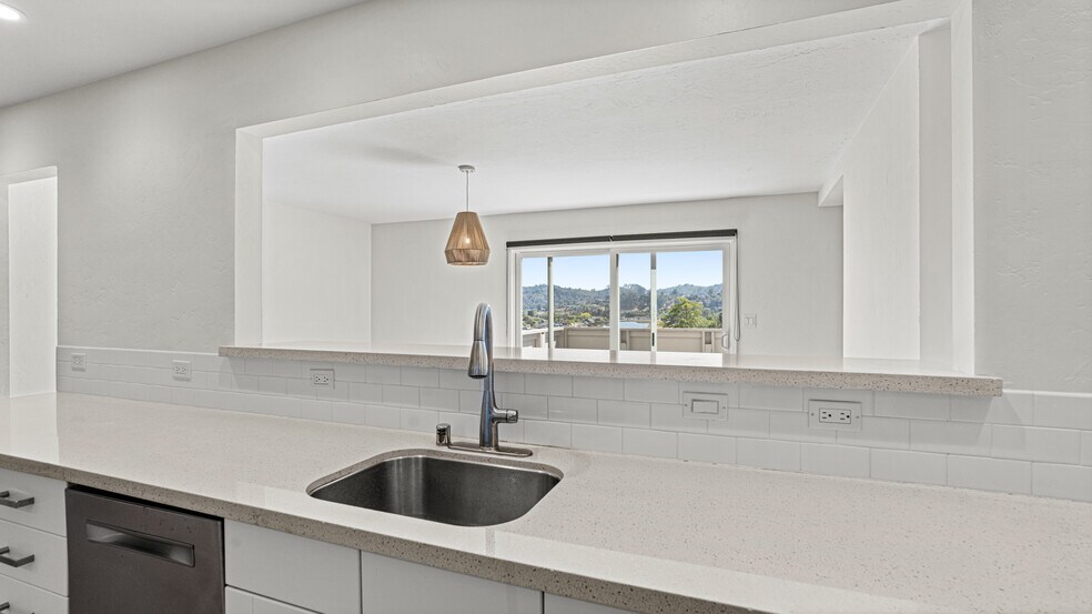 More Photos Of 151-153 Upper Via Casitas, Greenbrae Apartments For Sale